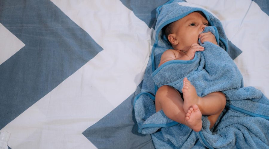 Comment choisir la sortie de bain parfaite pour votre nouveau-né